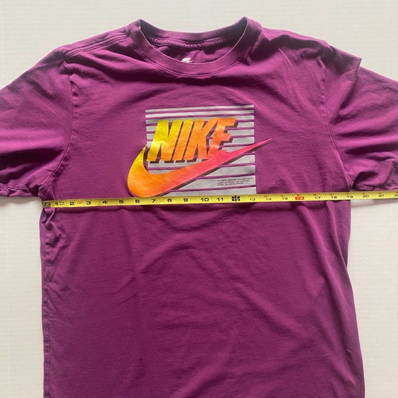 Nike Medium Magenta The Nike‎ Tee with Gradient Logo - Picture 4 of 6